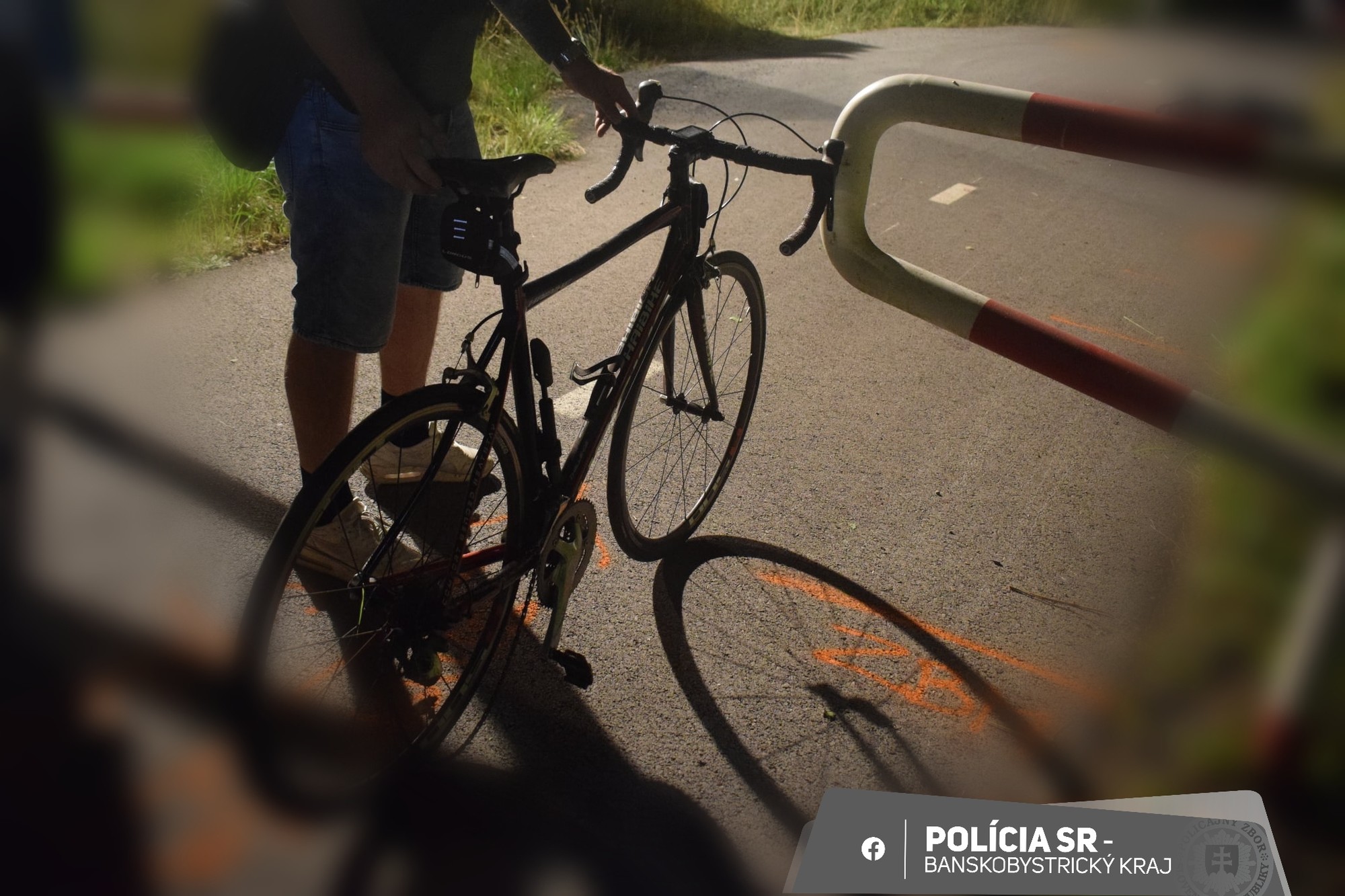 Na cyklotrase pri Poltári prišiel po páde o život 47-ročný cyklista. 