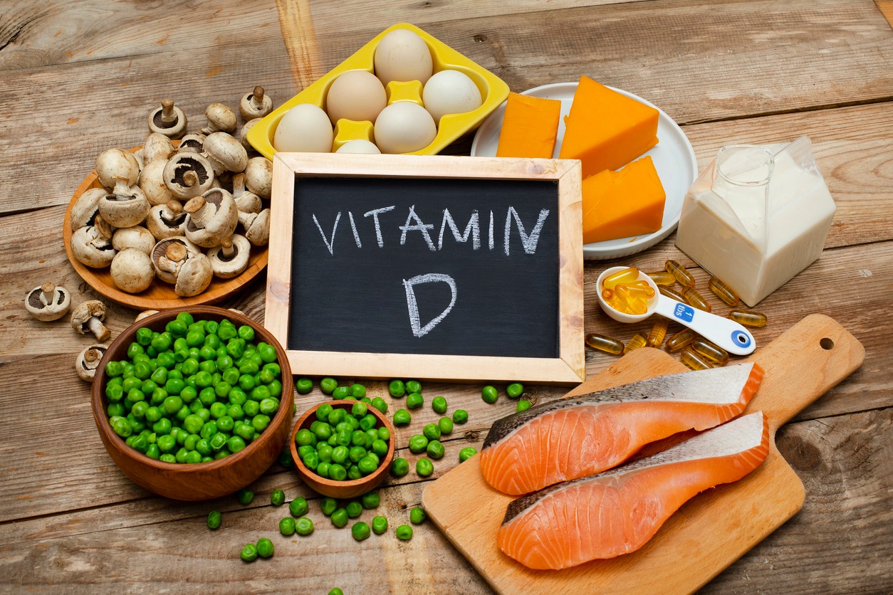 Tučné morské ryby a vajcia patria medzi prirodzené potravinové zdroje vitamínu D.
