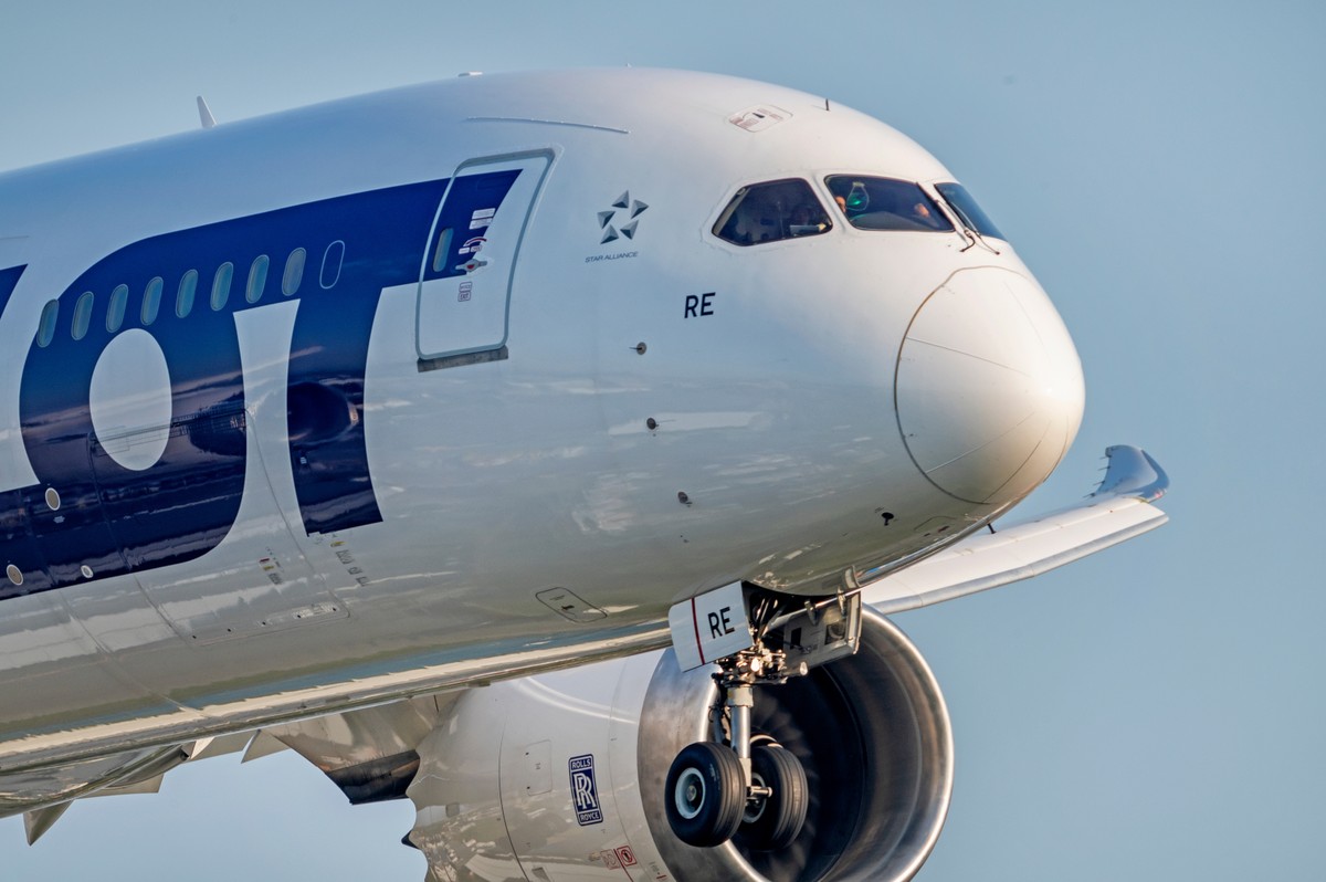 Nie tylko Airbusy. LOT sięgnie także po samoloty konkurenta
