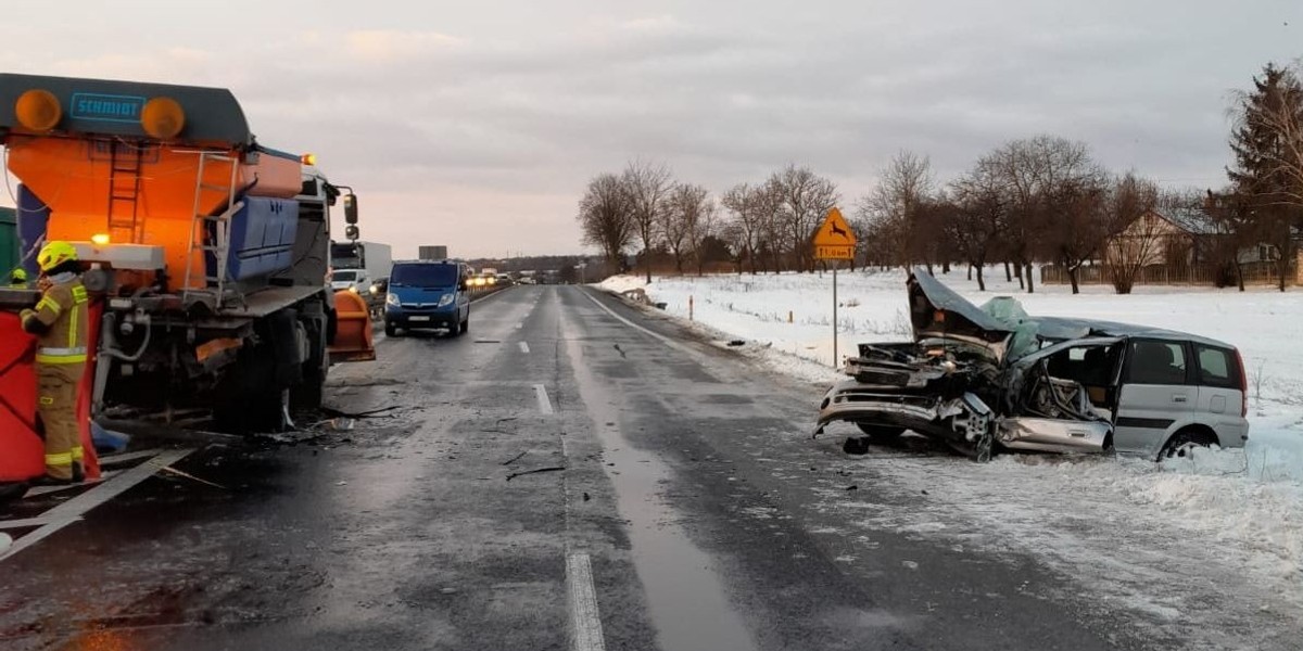 Tragedia pod Lublinem. Zginął kierowca osobowej hondy.