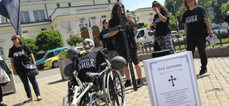 Bułgarskie matki idą śladem Polek. Będą koczowały pod parlamentem do skutku