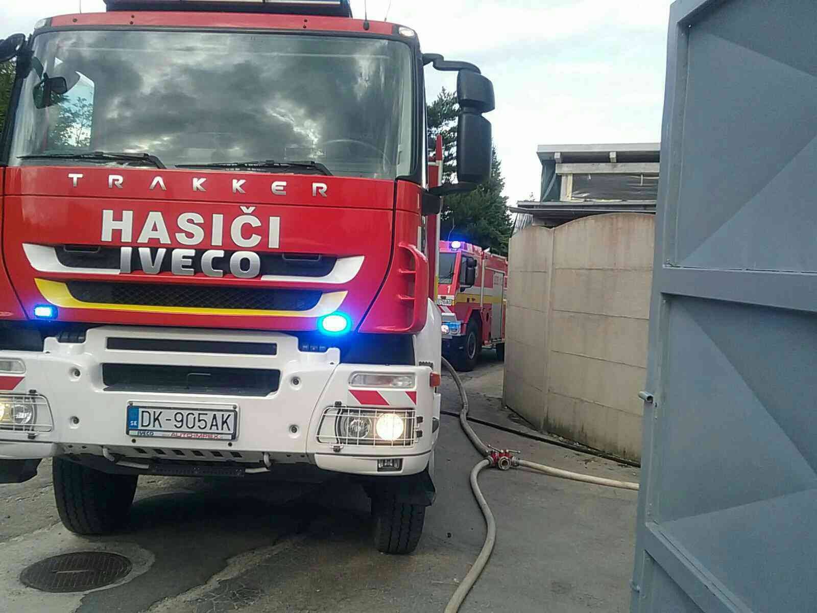 Pri požiari kotolne hotela v Trstenej sa zranili dve osoby. 