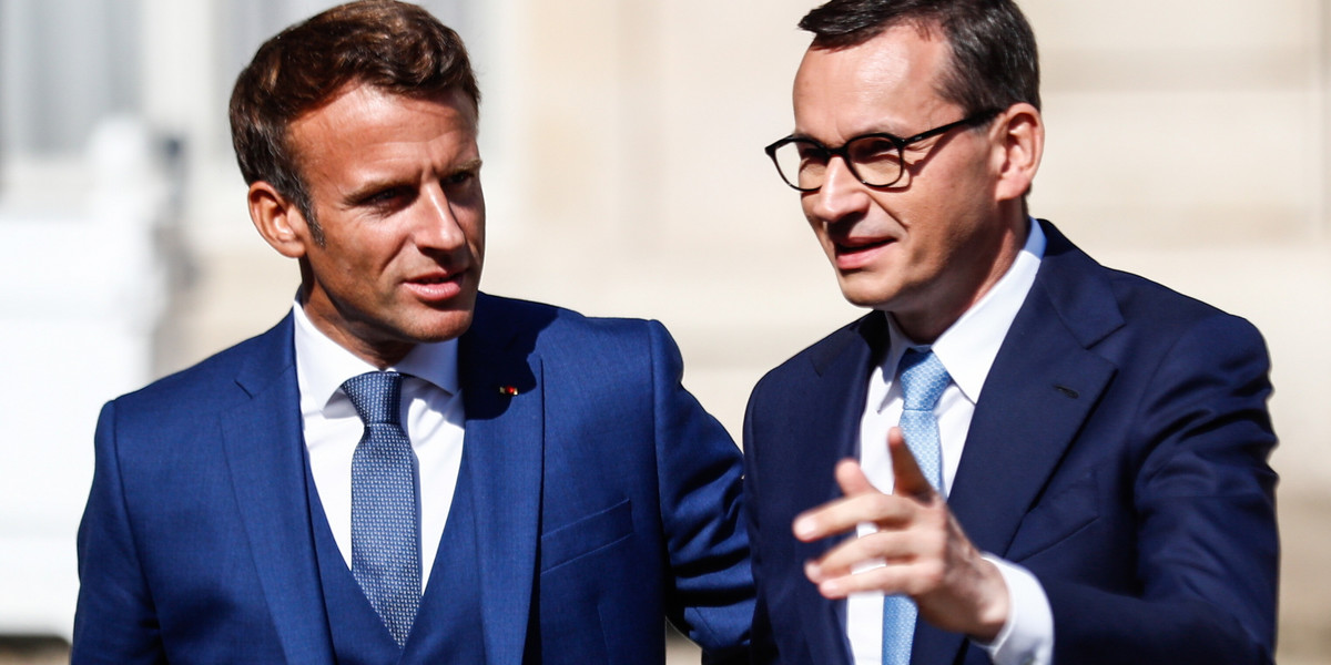 Prezydent Francji Emmanuel Macron i premier Polski Mateusz Morawiecki podczas spotkania w Paryżu