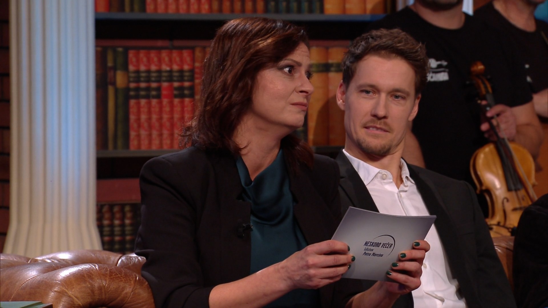 Silvestrovská talkšou Neskoro večer s Petrom Marcinom.