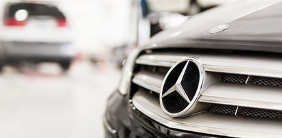 Kupił luksusowego mercedesa.  Na granicy przeżył szok. Strażnicy zabrali mu auto