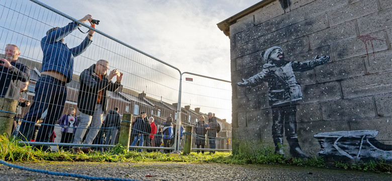 Mural Banksy'ego w Port Talbot sprzedany. Ale zostanie w mieście