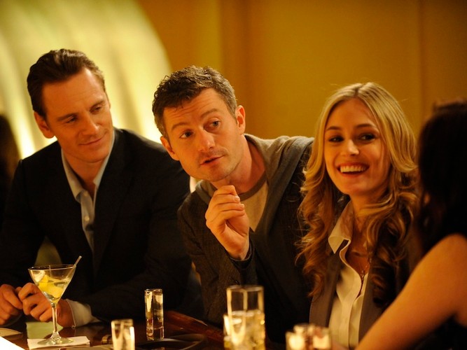 'Bohater, skupiając się na swoim instrumentalnie traktowanym ciele, świadomie odcina się od pokładów emocji, od swojej własnej złożoności i głębi' (Katarzyna Nowakowska, Dziennik Gazeta Prawna)