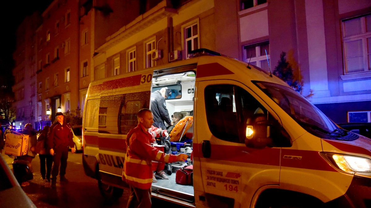 Devojčica (13) koju je tinejdžer pokosio BMW-om ispred Galerije i dalje u teškom stanju!