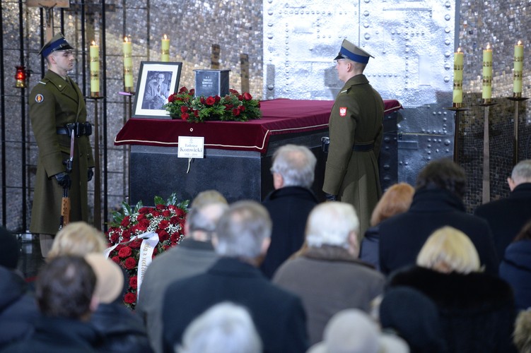 Pogrzeb Tadeusza Konwickiego na Powązkach Wojskowych