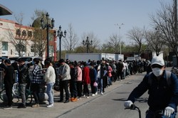 Szanghaj objęty lockdownem. To efekt strategii, ale frustracja rośnie