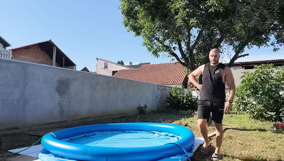Dejan Dragojević kupio bazen na naduvavanje
