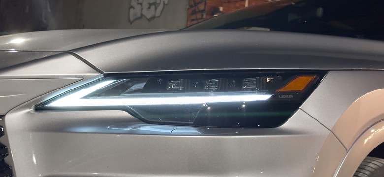 Nowy Lexus wygląda świetnie. Ma 309 KM i spala 6,3 l na 100 km