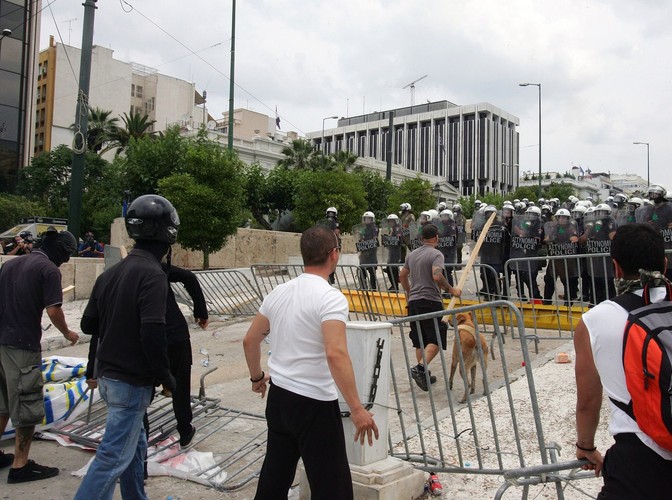 Policja ustawiła bariery ochronne