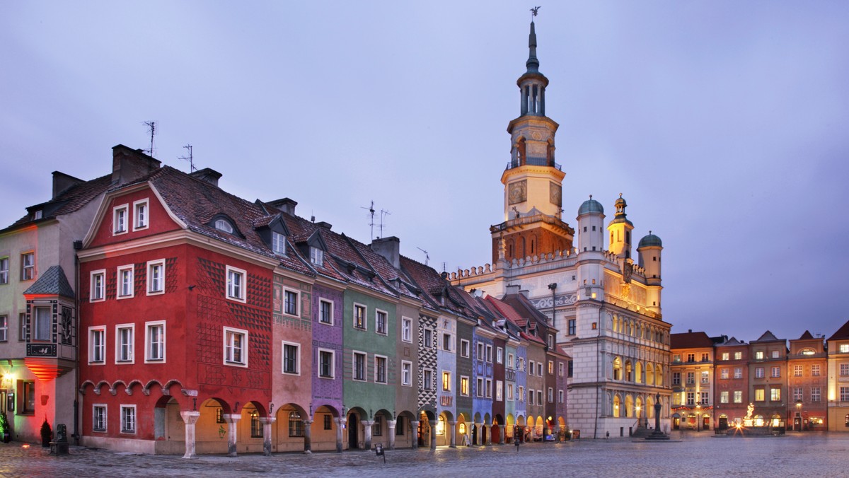 W ramach upamiętnienia setnej rocznicy wybuchu powstania wielkopolskiego, 800 flag powstańczych rozdadzą mieszkańcom miasta władze Poznania. Będzie je można otrzymać dziś, w samo południe na poznańskim Starym Rynku.  