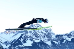 PŚ w skokach. Stoch 5. w kwalifikacjach. Tragiczny skok Żyły, odpadł też Murańka