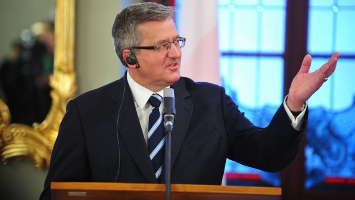 Prezydent Bronisław Komorowski podziękował w środę wszystkim, którzy obdarzają go zaufaniem. Na półmetku kadencji wezwał do "budowania razem tego, co może Polskę wzmacniać poprzez szukanie wspólnoty".