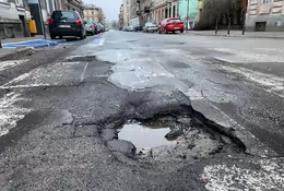 Dziury na drogach. Kto zapłaci za uszkodzenie koła lub wypadek?