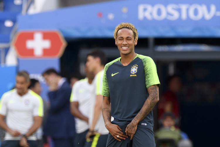 Neymar chyba nie widział się w lustrze. Internet śmieje się z nowej fryzury Brazylijczyka