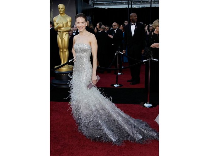 Zachwycająca Hillary Swank w Gucci Premiere. To jedna z najlepszych kreacji z tegorocznych Oscarów