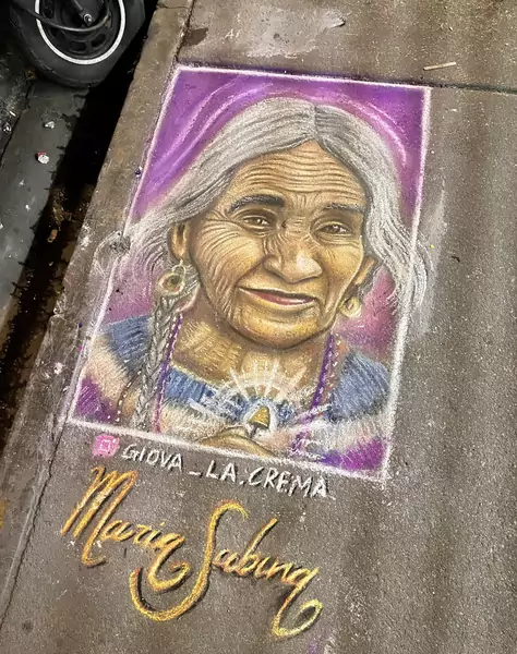Piękny wizerunek Marii Sabiny narysowany na chodniku w mieście Oaxaca