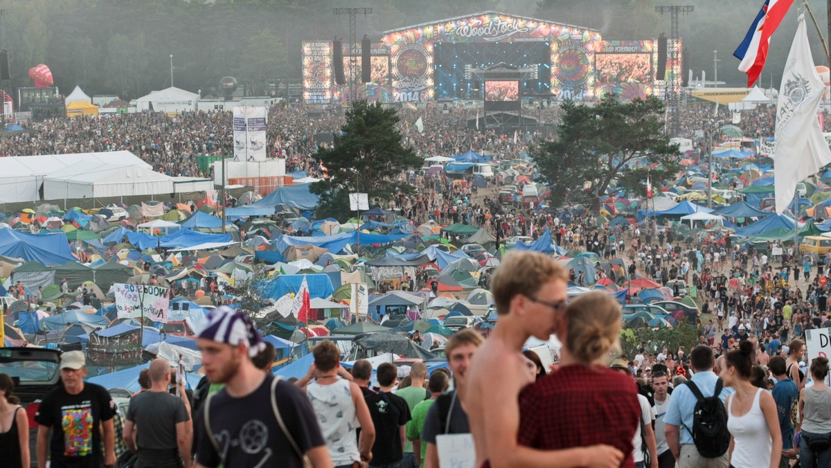 Tragedia na Przystanku Woodstock. W Kostrzynie nad Odrą zmarł 41-letni uczestnik festiwalu. Mężczyznę próbował reanimować Pokojowy Patrol. Następnie 41-latek został przewieziony do szpitala, gdzie zmarł - informuje TVP info.