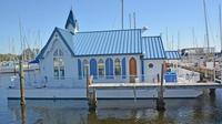 Pływająca kaplica zamieniona w luksusowy dom. Ile kosztuje?