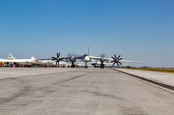 "Kuriozalny widok" na satelitarnych zdjęciach rosyjskiej bazy. Eksperci: Rosjanie... robią co mogą