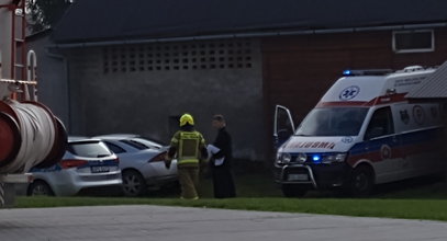 Rzucił się z nożem na policjantów, padły strzały. Napastnik nie żyje, funkcjonariusz w szpitalu