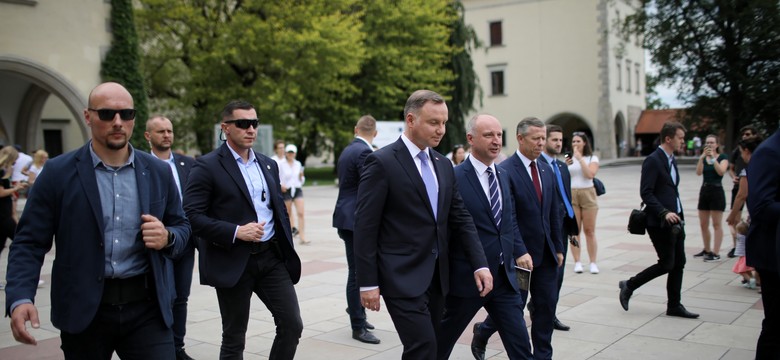Prezydent upamiętnił swoich nieżyjących poprzedników. "Rozpoczynam od grobu mego mistrza"