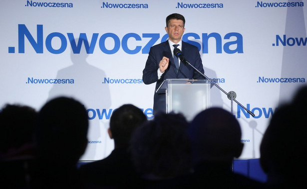 Petru: Polityka PiS wstawania z kolan skończyła się nokautem na deskach