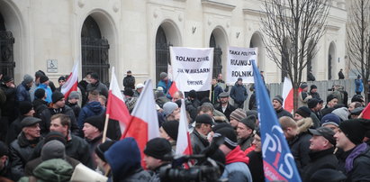 Rolnicy najechali Warszawę. Relacja live