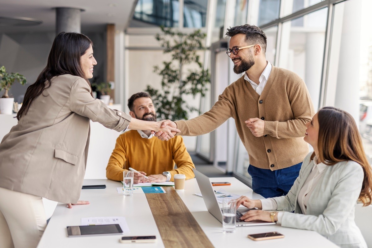 Komunikacja zawodzi, zaufanie spada. Zaangażowanie polskich pracowników na najniższym poziomie od pandemii