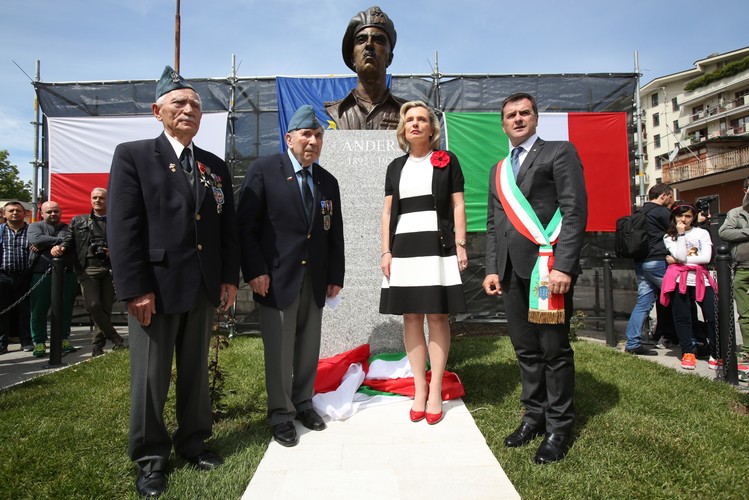 Donald Tusk we Włoszech. Uroczystości 70. rocznicy bitwy pod Monte Cassino