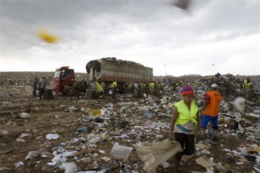 SMIECIARZE BRAZIL RIO GARBAGE DUMP