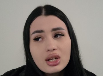 "TRI GODINE SMO SE BORILI DA GA VRATIMO" Pevačica otvorila dušu o očevoj bolesti, pa iznenadila neočekivanim priznanjem o MC Stojanu