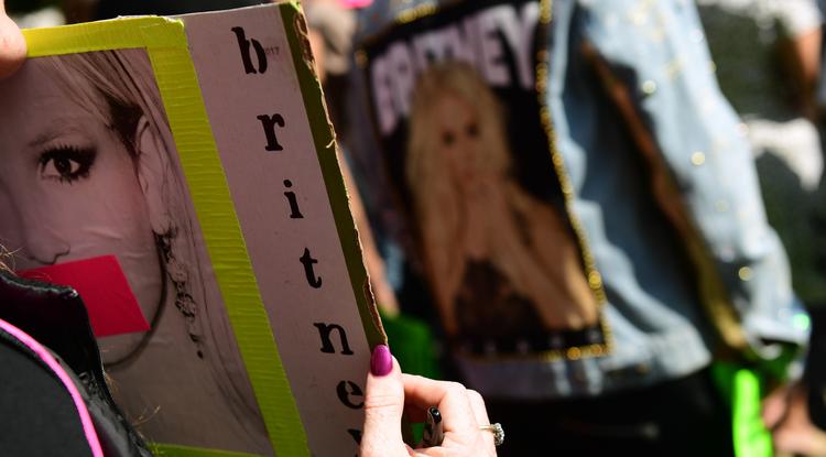 2021-ben tüntetéseken követelték a rajongók, hogy szüntessék meg Britney Spears gyámságát, Fotó: GettyImages