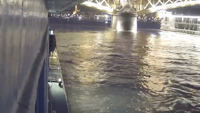 Dunai hajóbaleset: új videó került fel az internetre a katasztrófa pillanatáról