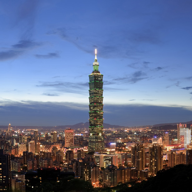 Budynek Tajpej 101 w Tajwanie. Tajpej 101 ma 509 m wyskości, jego budowę zakończono w 2004 roku. Fot. Shutterstock