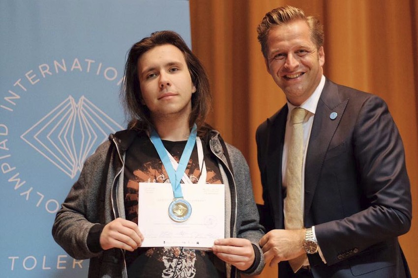 Milan Milenović prima medalju u Holandiji