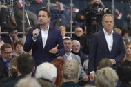 Donald Tusk i Rafał Trzaskowski podczas spotkania z mieszkańcami Białej Podlaskiej w ramach akcji #TuJestPrzyszłość, 17 kwietnia 2023 r