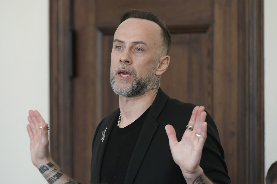 Nergal w sądzie za znieważenie polskiego godła