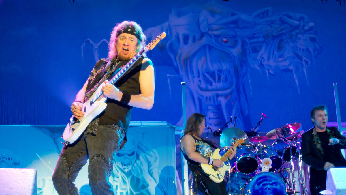 Lider Iron Maiden Bruce Dickinson udzielił reprymendy podczas koncertu fanowi, który bawił się telefonem komórkowym.