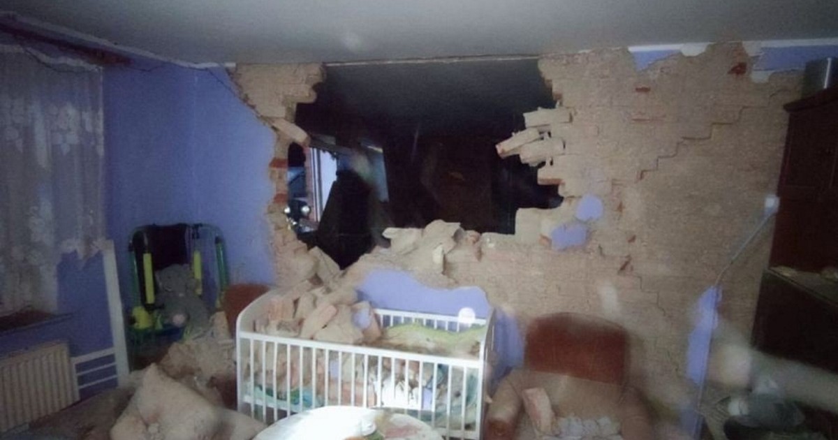 Szokujące zdarzenie w Nowej Wsi Królewskiej. Cegły przysypały dziecięce łóżeczko. "Cud"