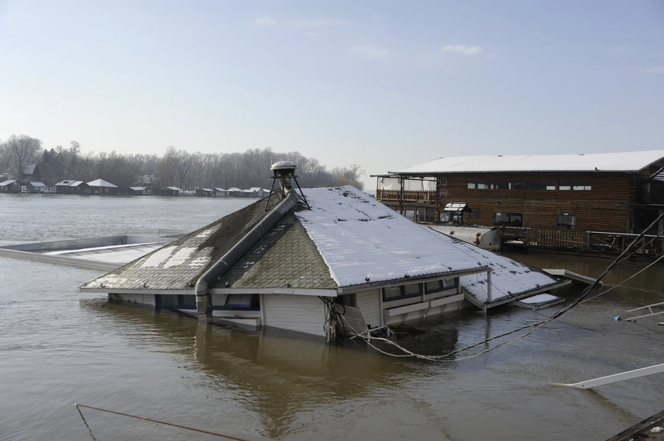 Biće potrebna dizalica za spasavanje