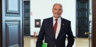 Dlaczego Macierewicz uciekł ze Smoleńska? To daje do myślenia