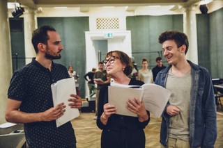 Prawdziwa zemsta dojrzewa powoli. „Wizyta starszej pani” Friedricha Dürrenmatta w Teatrze Dramatycznym