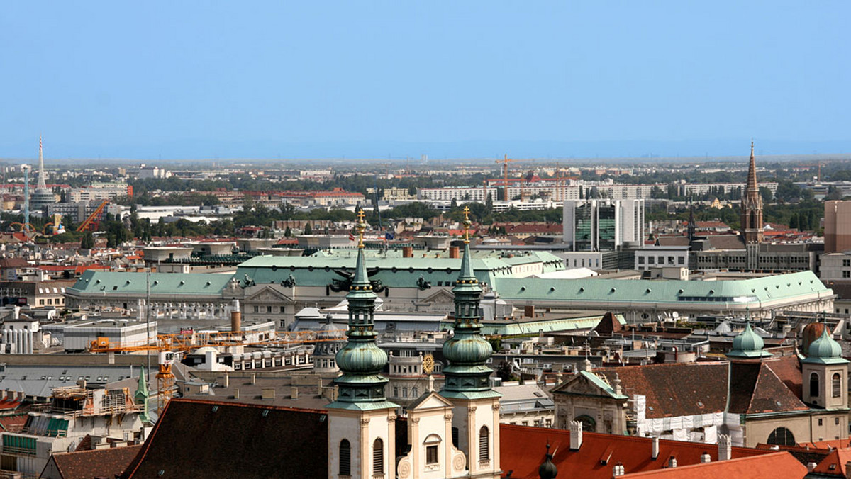 Spośród 221 miast świata najlepiej żyje się w Wiedniu, zaś najgorzej w Bagdadzie - wynika z opublikowanego we wtorek tegorocznego rankingu miast pod względem jakości życia, według firmy konsultingowej Mercer. Warszawa znalazła się na 84. miejscu.