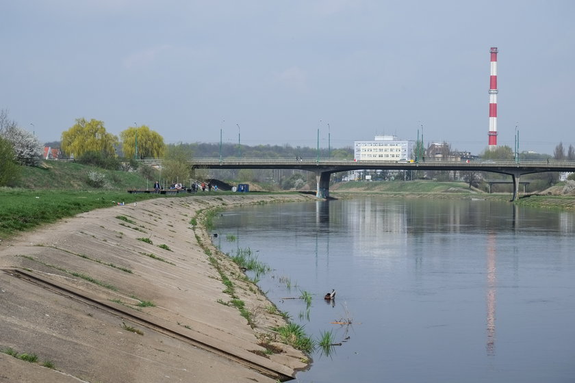 Śmieci zalewają nabrzeże Warty. Będzie tam porządek?