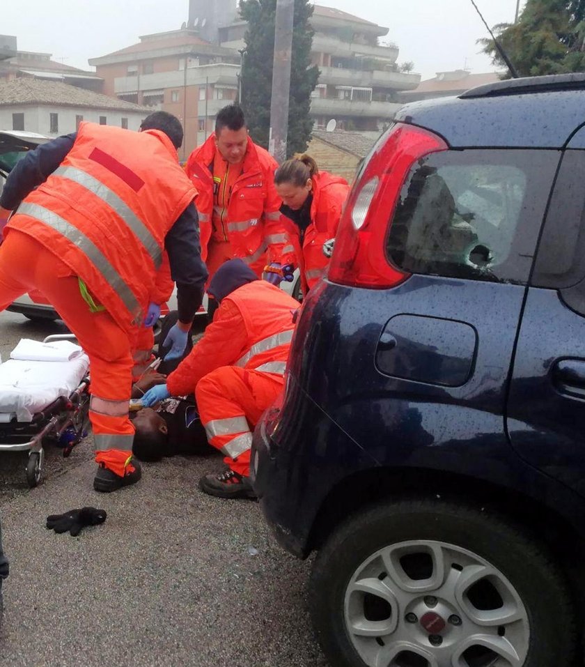 Macerata, Włochy. Strzelanina na ulicy, są ciężko ranni