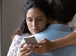 Zdrada emocjonalna - badanie pokazało, że Polki mają w tym zakresie bogate doświadczenia...